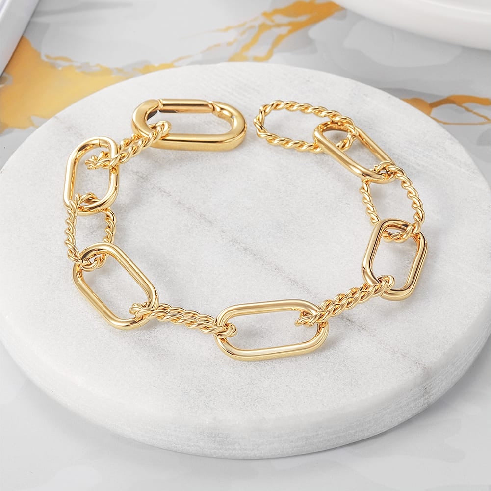 The Holiday Twist Chain Link Bracelet